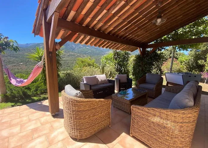 Amuri 4 Heated Swimming Pool بيت للعطل