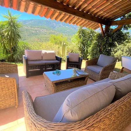 Amuri 4 Heated Swimming Pool Vakantiehuis *