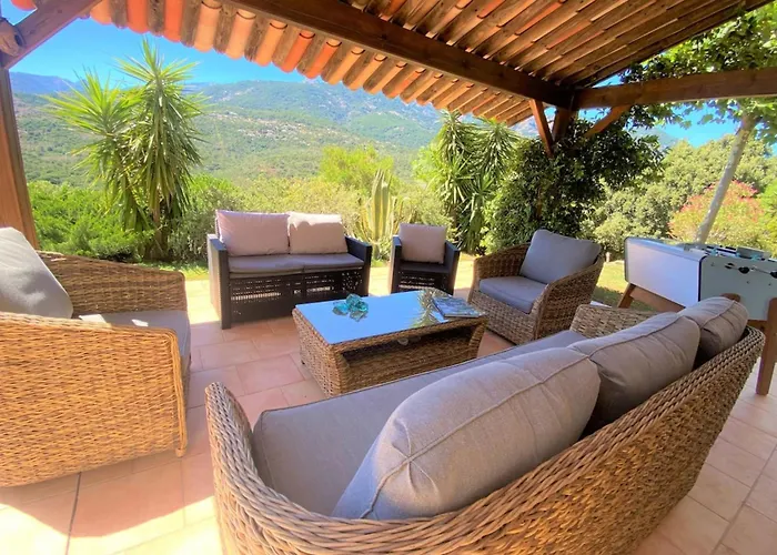 Amuri 4 Heated Swimming Pool Vakantiehuis *