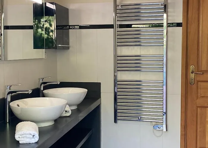 Amuri 4 Heated Swimming Pool *